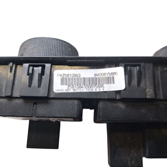 25810643 Headlamps Switch Trim 4x4 Knobs Dome Button Lights Drive Plug 2007-2013 - Picture 9 of 10